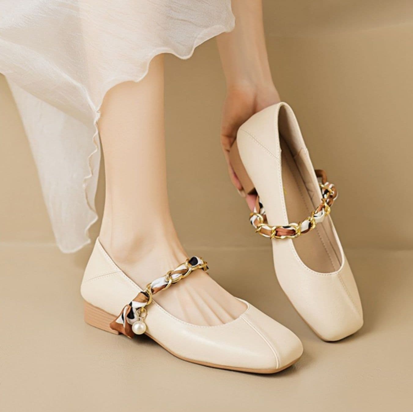 モカシン 真珠飾りストラップ付きモカシン