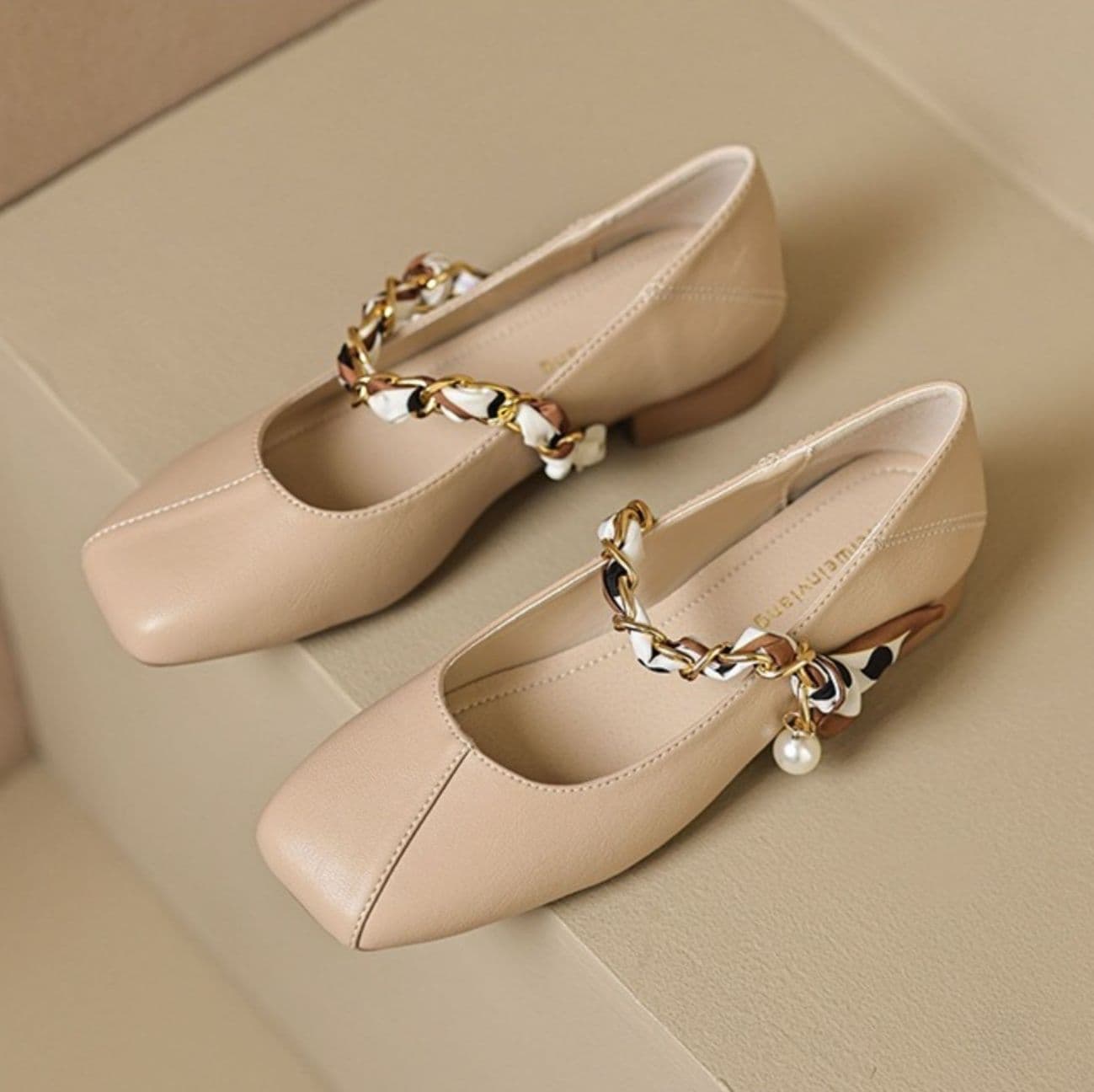 モカシン 真珠飾りストラップ付きモカシン